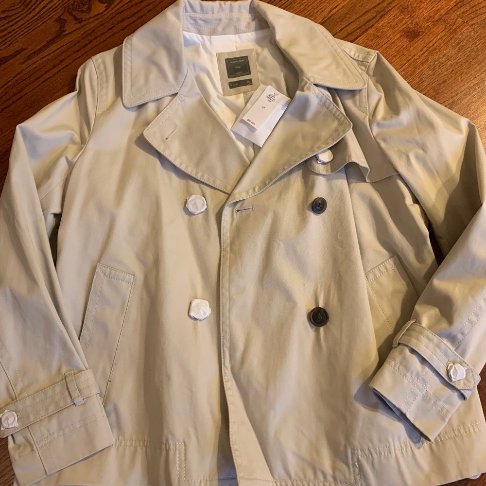 Short trench coat